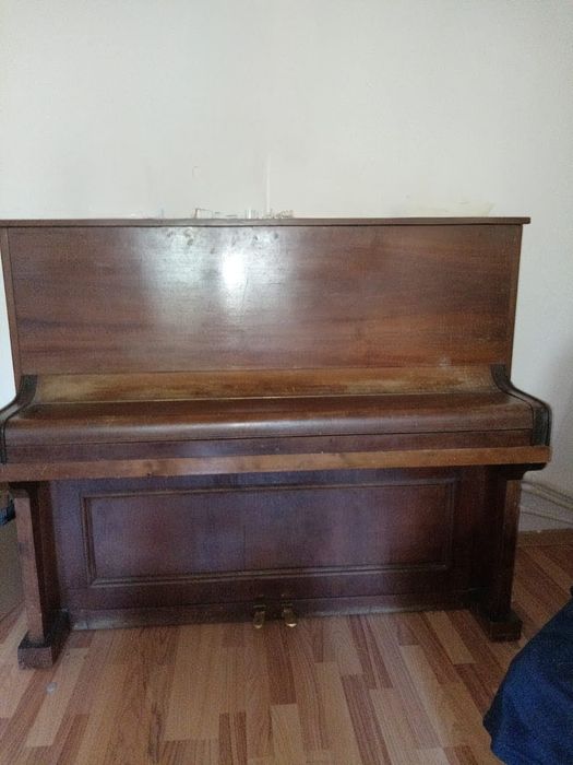 Vând pianină 2 pedale