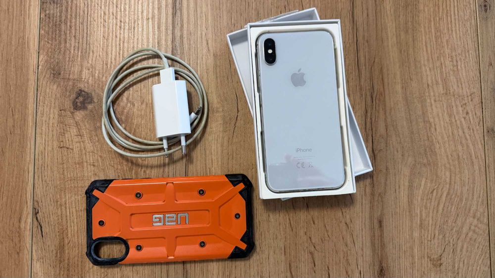 iPhone X 256 GB Silver – folie, cutie și încărcător