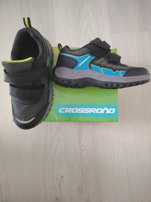 Încălțăminte treking Sportisimo măsură 32