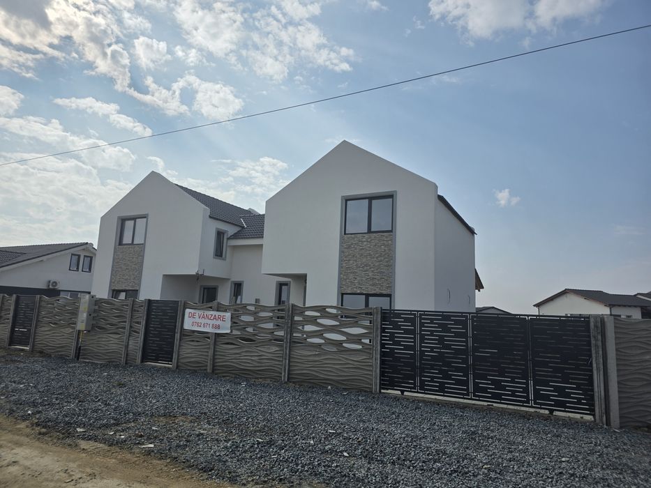 Proprietar,vand casa-duplex,despartit doar de bai, Mosnita N