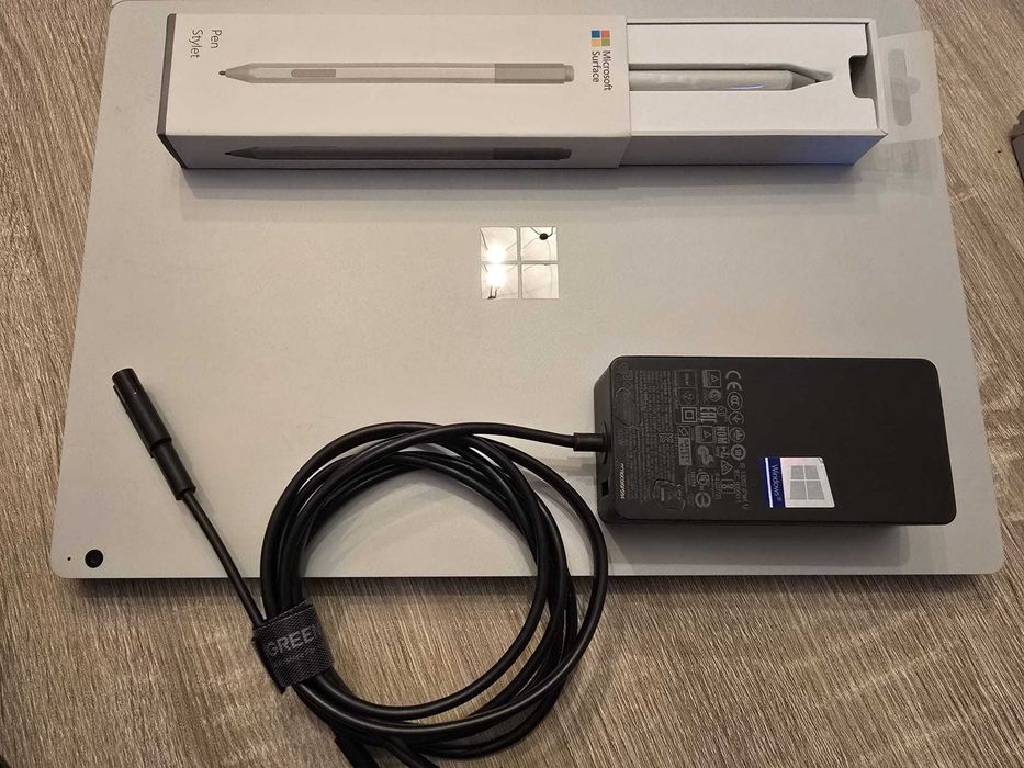 Microsoft Surface Book 2, i7-8650U, 16GB RAM, 512GB SSD, Win 11 Pro