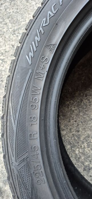 4 anvelope iarna Vredestein,fata 225/45/18,spate 255/40/18.Pret/bucata