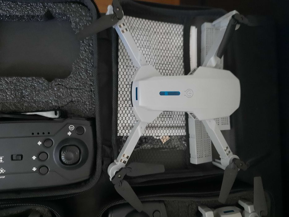 Drona cu 3 baterii, NOU SIGILAT! (gen dji, Parrot, Delair, etc),