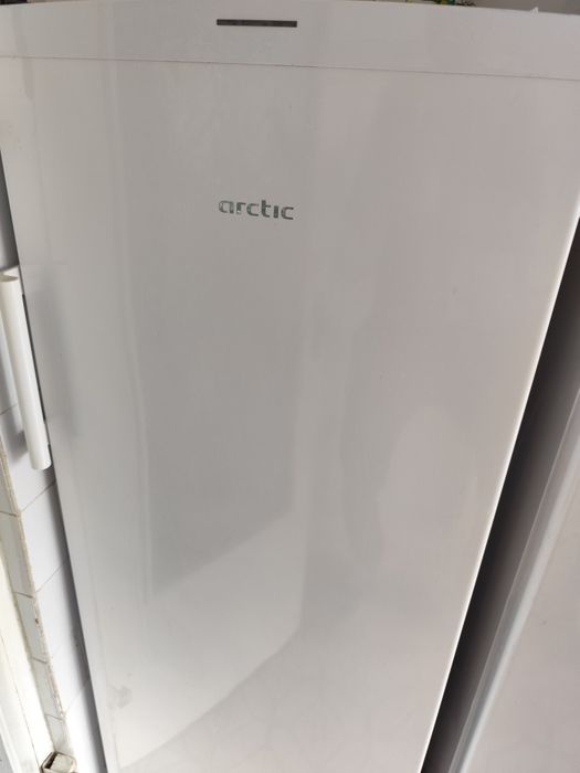 Vând congelator arctic 6 sertare