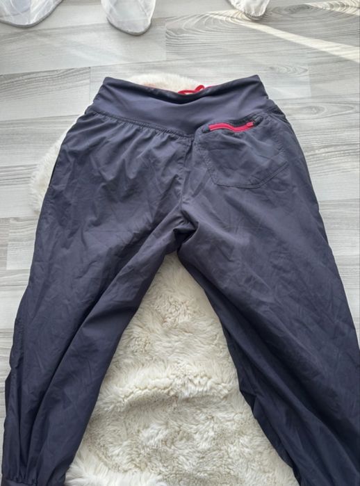 Pantaloni Nike noi cu eticheta