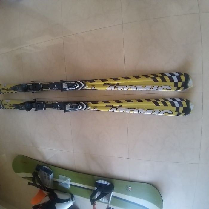 Vând schiuri Atomic 164cm
