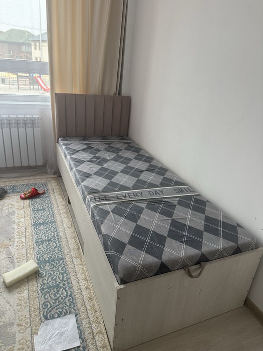 Продам кровать односпальное 90/200