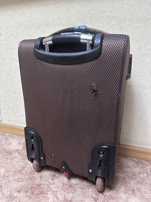 Продам 2 чемодана