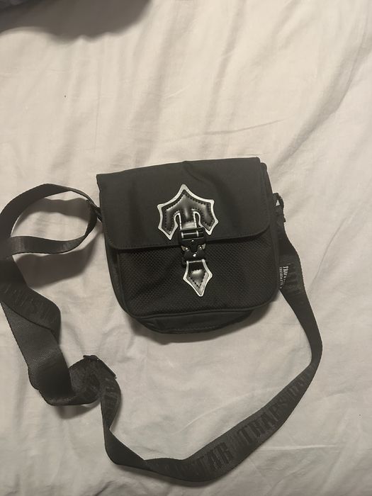 “Trapstar bag black”