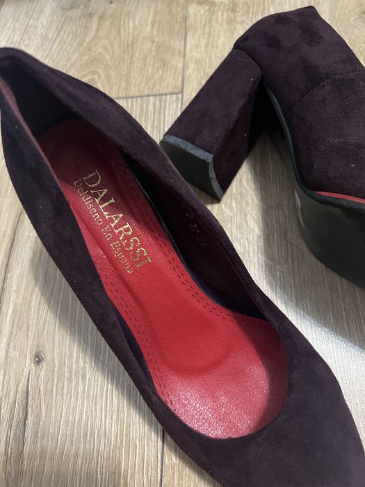 Продам женские туфли