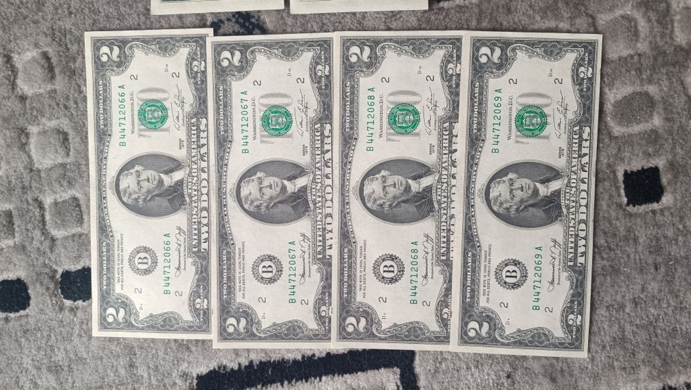Двухдоллоровые купюры