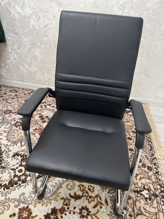 Офисный стул  новый