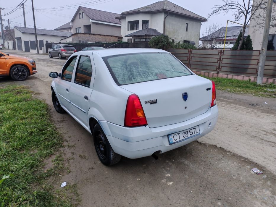 Dacia Logan benzina 1.4 an 2006  preț 1050e .