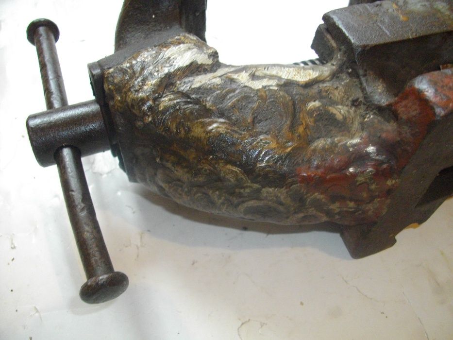 Българско Соц Шлосерско Менгеме 8,5 кг Старо качество  11 см Захват