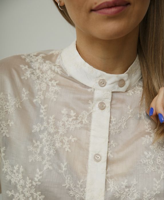 Рубашка с вышивкой