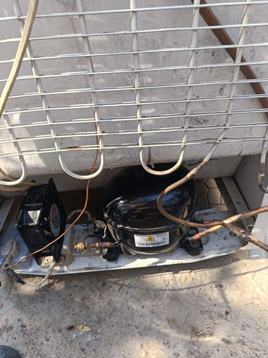 Прадаетса холодилник