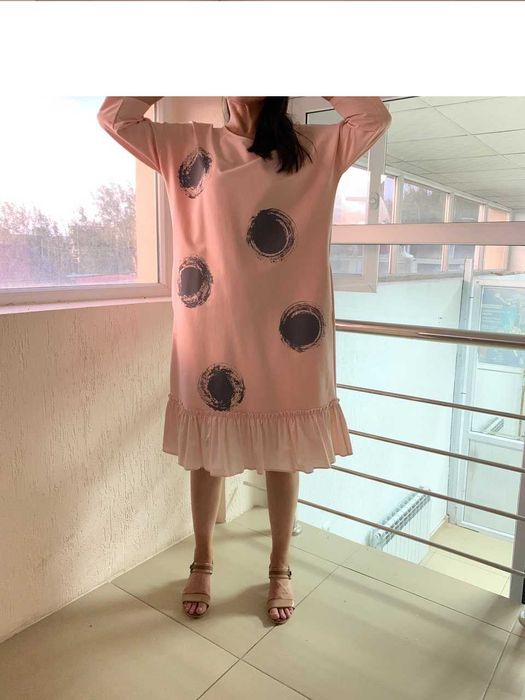 Платье розовое свободное