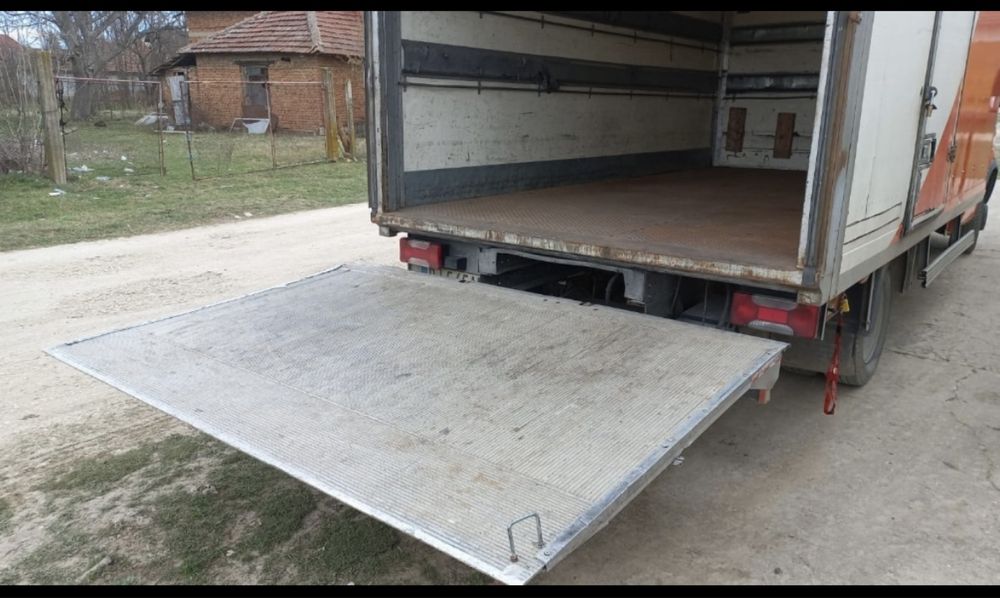 Транспорт с бус Ивеко с падащ борд – Премествания и доставки София