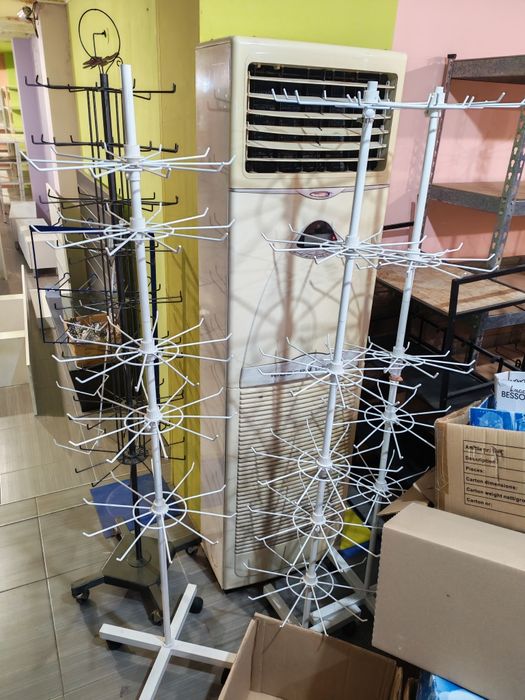 Оборудване за магазин (за дрехи)