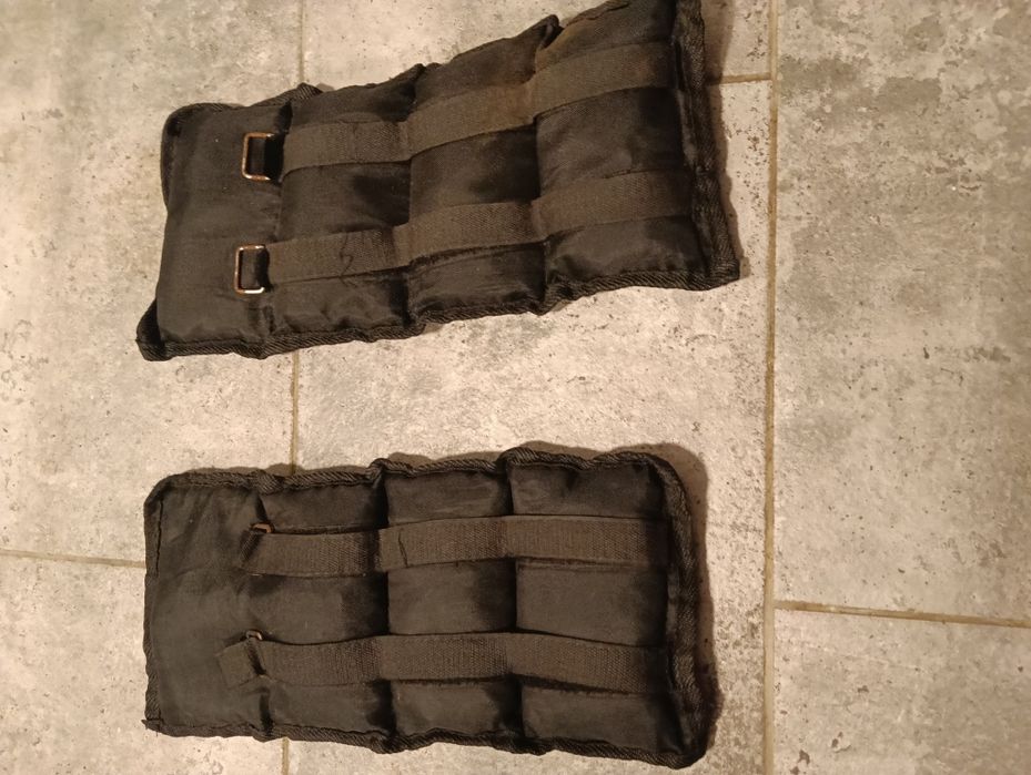 2 Greutăți nisip glezne încheieturi in stare bună. Amândouă la 27 lei.