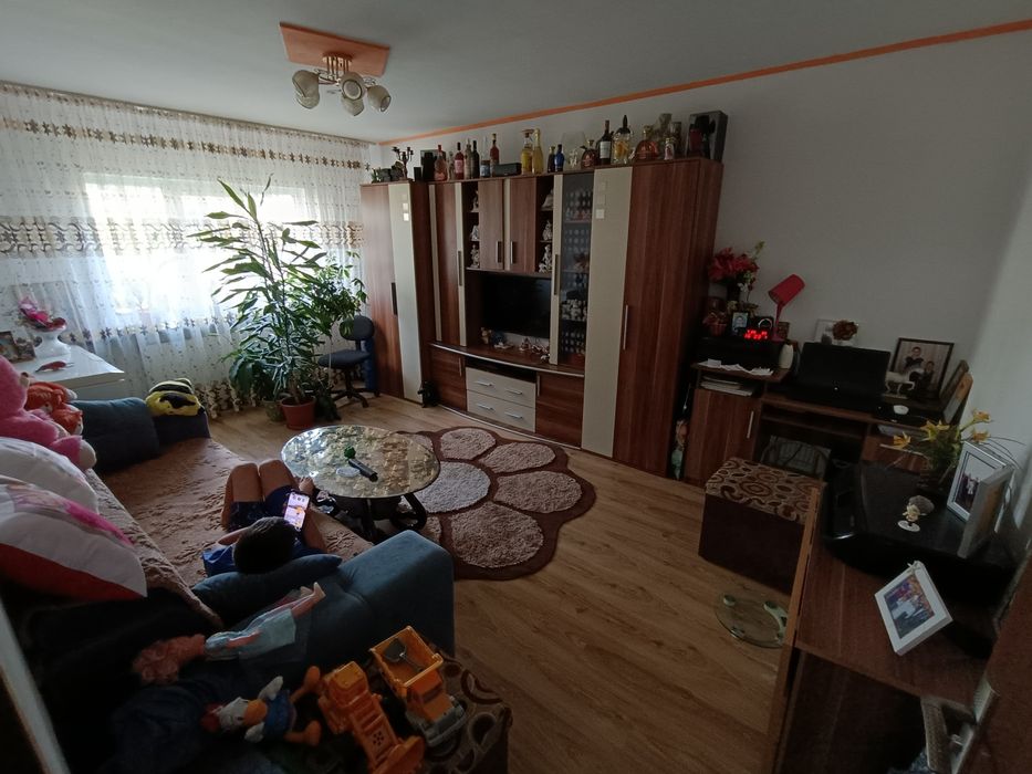 Apartament 3 camere 2 Balcoane 2 bai etaj 2!