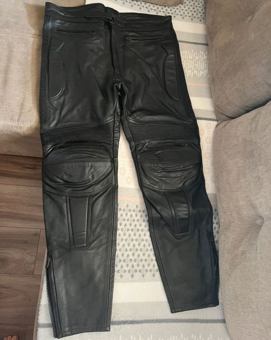 Costum motocicleta din piele