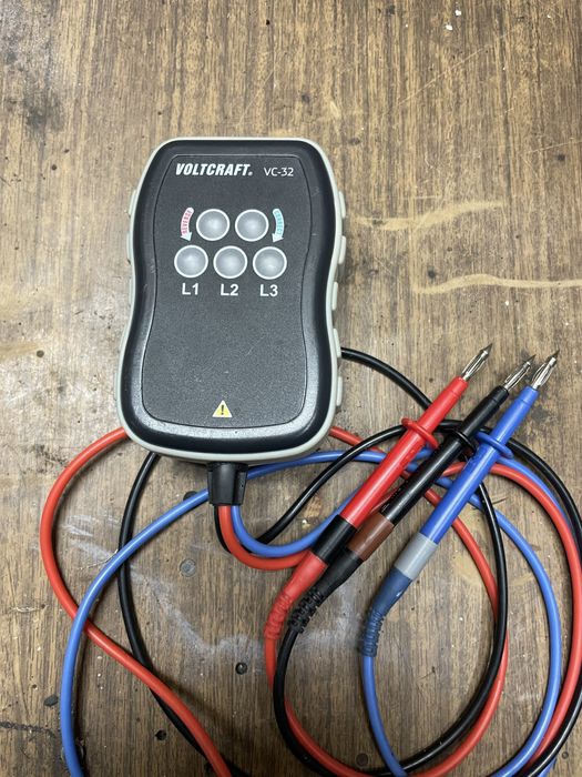 Уред за измерване на трифазно напрежение RST