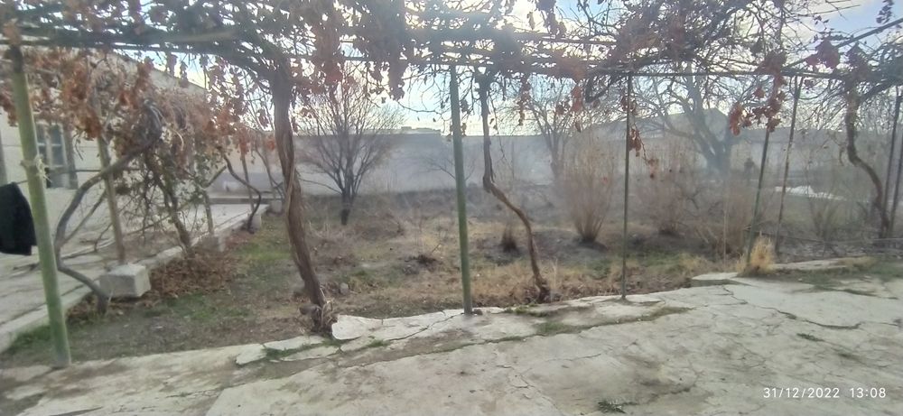 Uy sotiladi 20 so'tig'li uy srochna narxini kelishamiza kelishtiramiz