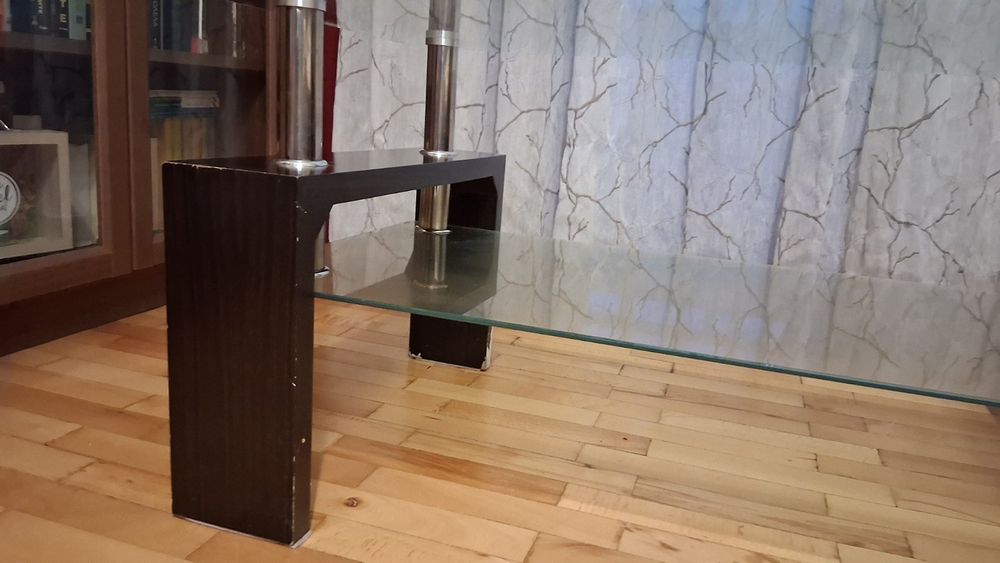 Стъклена масичка