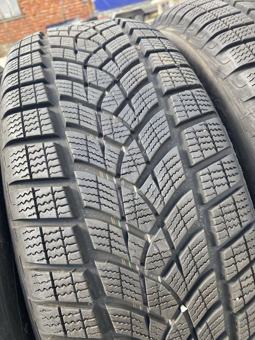 215/60/17 Гудиар Зимни