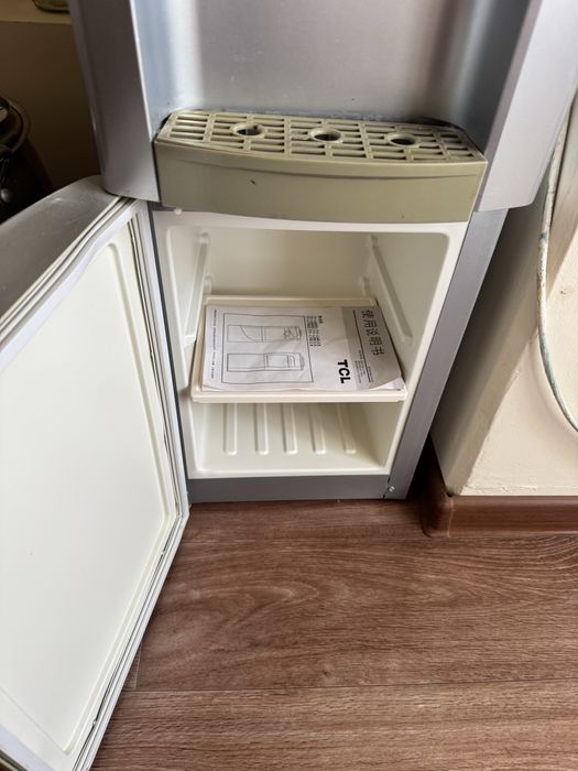 Диспенсер для воды с холодильником