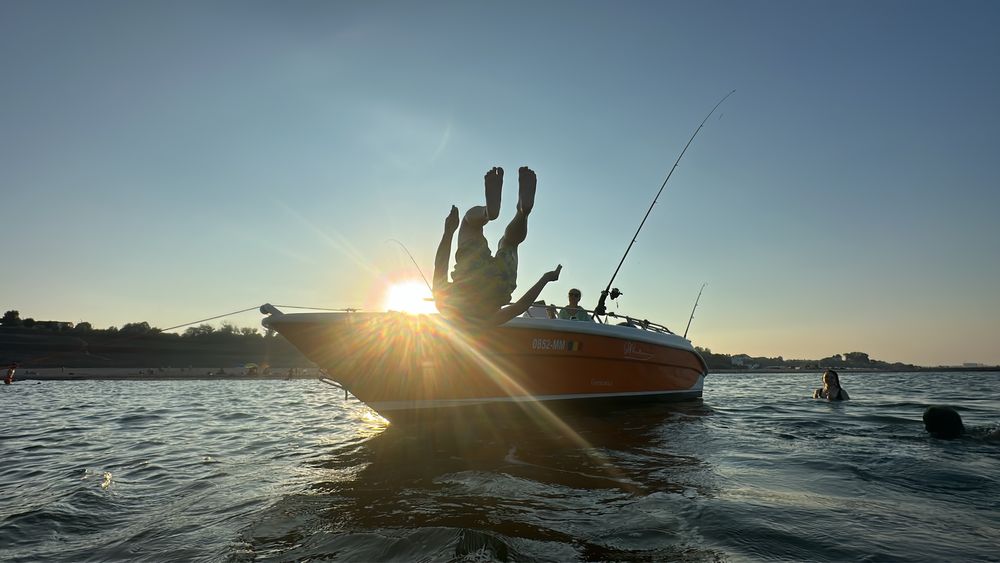 Barca / Salupa Delphin 5.5.An 2020 cu motor Yamaha 80 cp (100 h) + peridoc inmatriculat. Pescuit, agrement, etc
