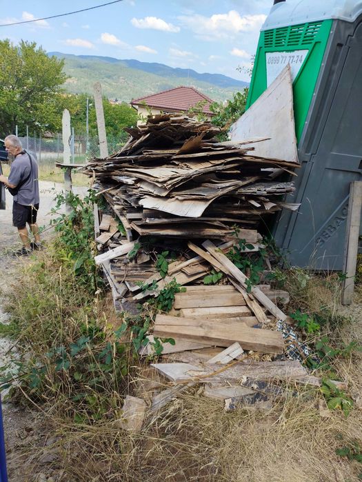 Подарявам дървен материал за огрев