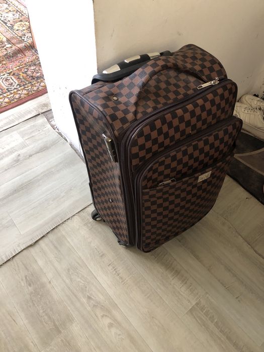 Срочно продам Чемодан ‼️,Город Алматы, медеуский район, мк думан