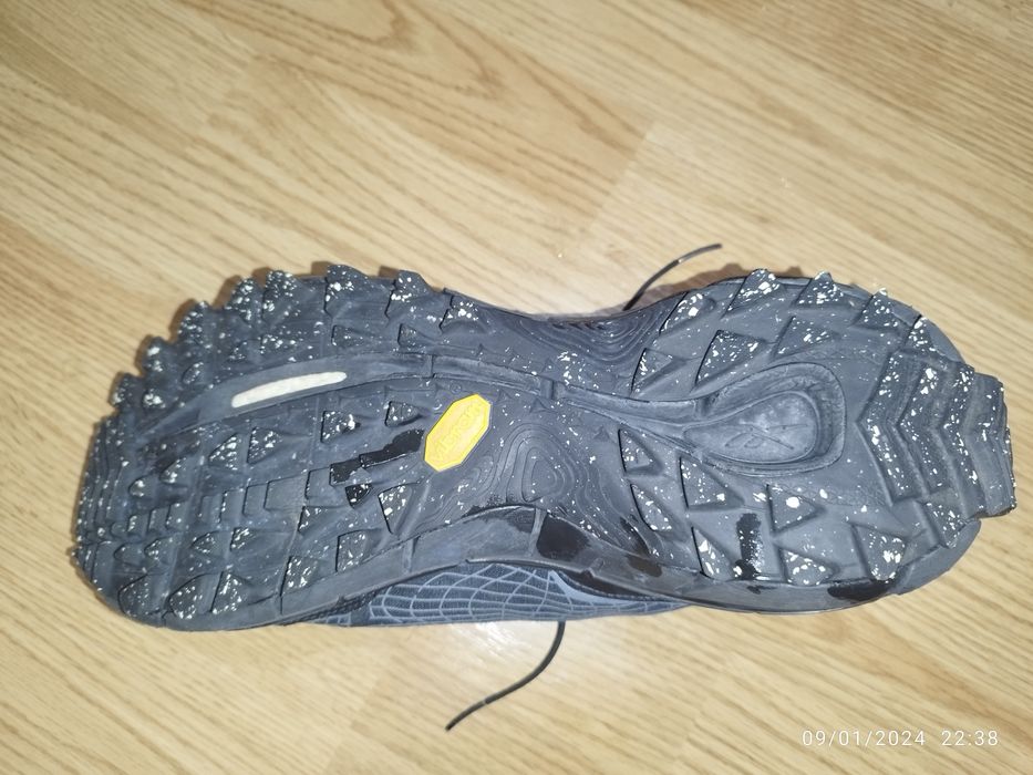 Осенние кроссовки Rebook Vibram