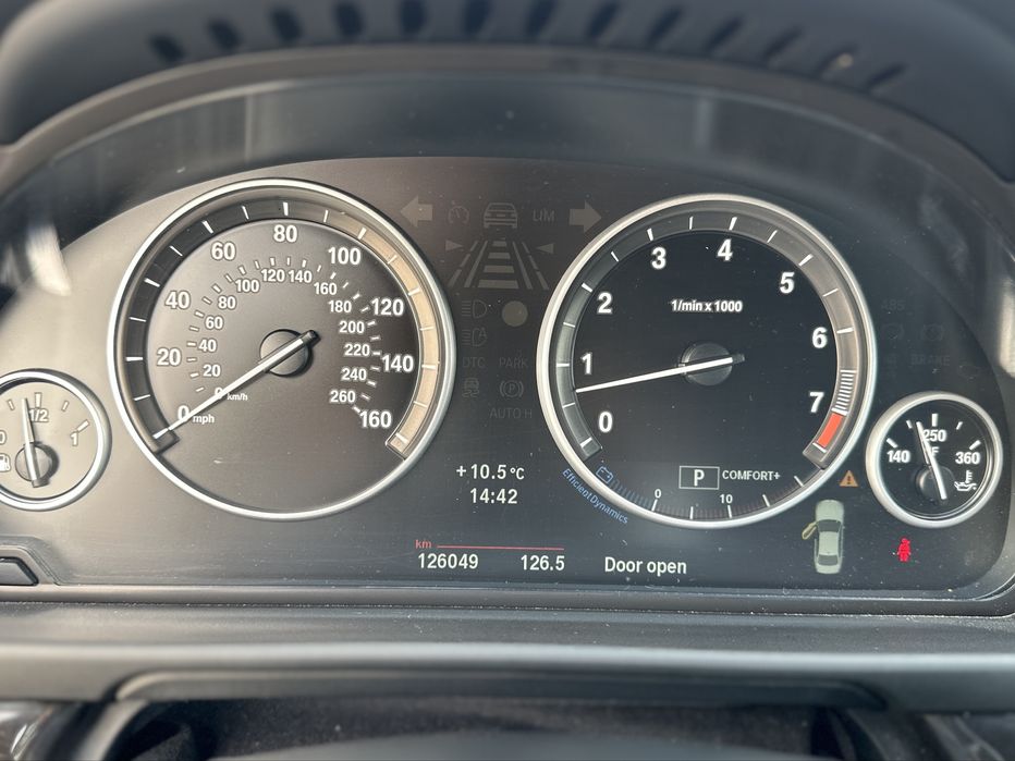 Табло с уреди за BMW F10