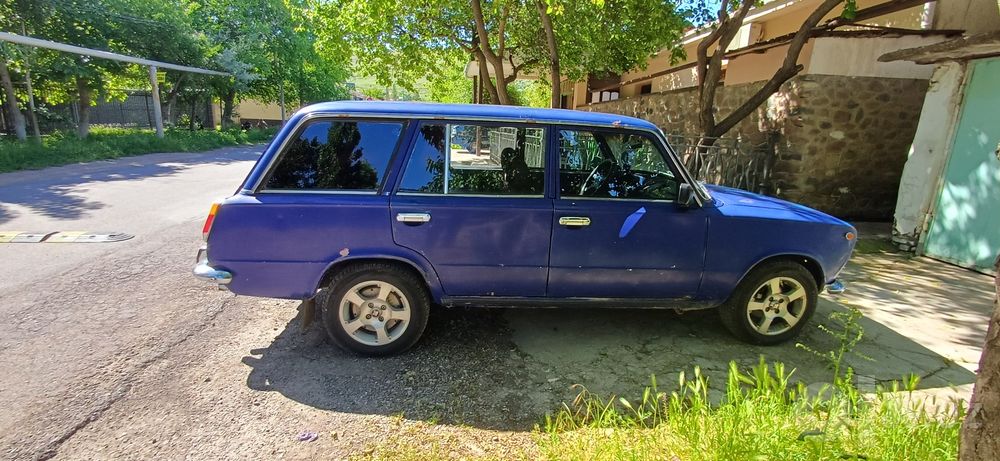 Vaz 2102 sotiladi