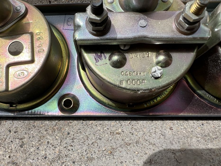 Уреди за табло на УАЗ