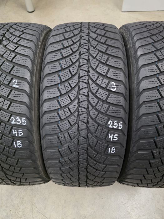 235/45/18 4бр.KUMHO WINTERCRAFT WS71 -rim protector