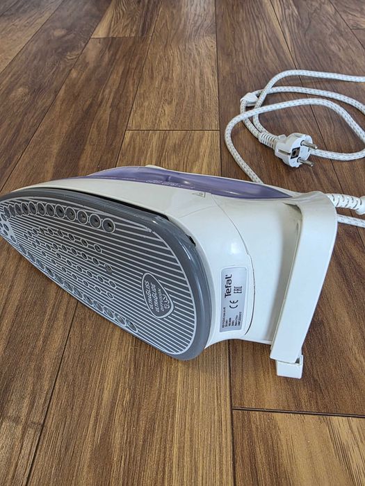 Електрическа ютия TEFAL