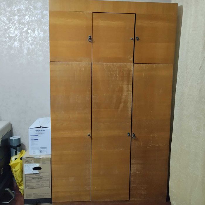 Шифоньер продам не большой