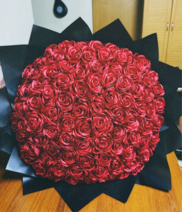 Букет из атласных роз
