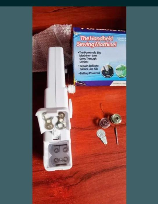Mașină de cusut manuală alimentare pe baterii și curent electric