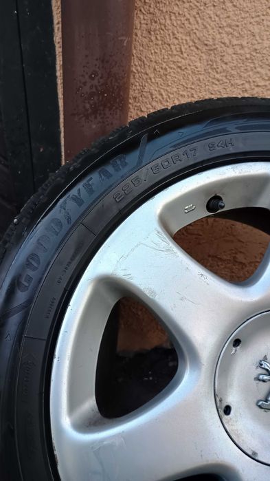 Goodyear ultra grip performance 225/50/17