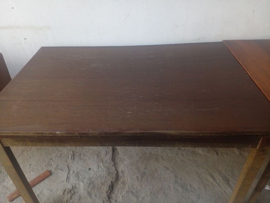 Продаётся стол в хорошем состоянии.