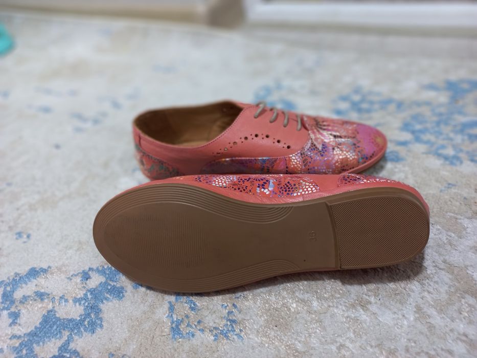 Женская  кожаная обувь