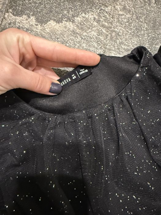 Елегантни рокли за момичета, размери 110 и 116 РАСПРАДАЖБА