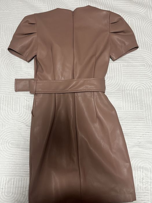 Vand rochie din piele roz