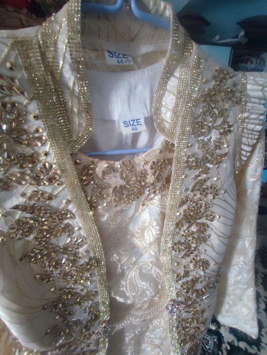 Ansanbl holati zoʻr kam kiyilgan.