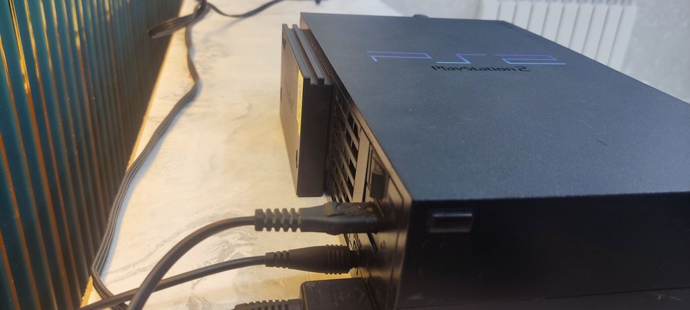 Продам Playstation 2 сотилади